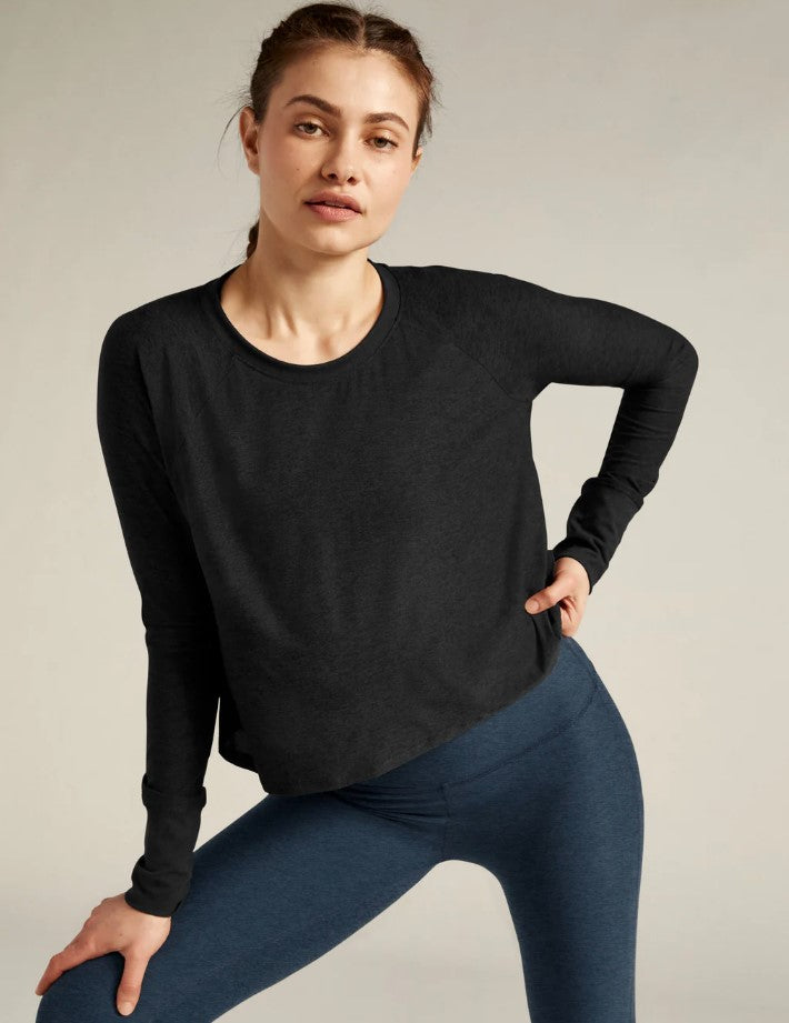 Featherweight Daydreamer Pullover - Darkest Night