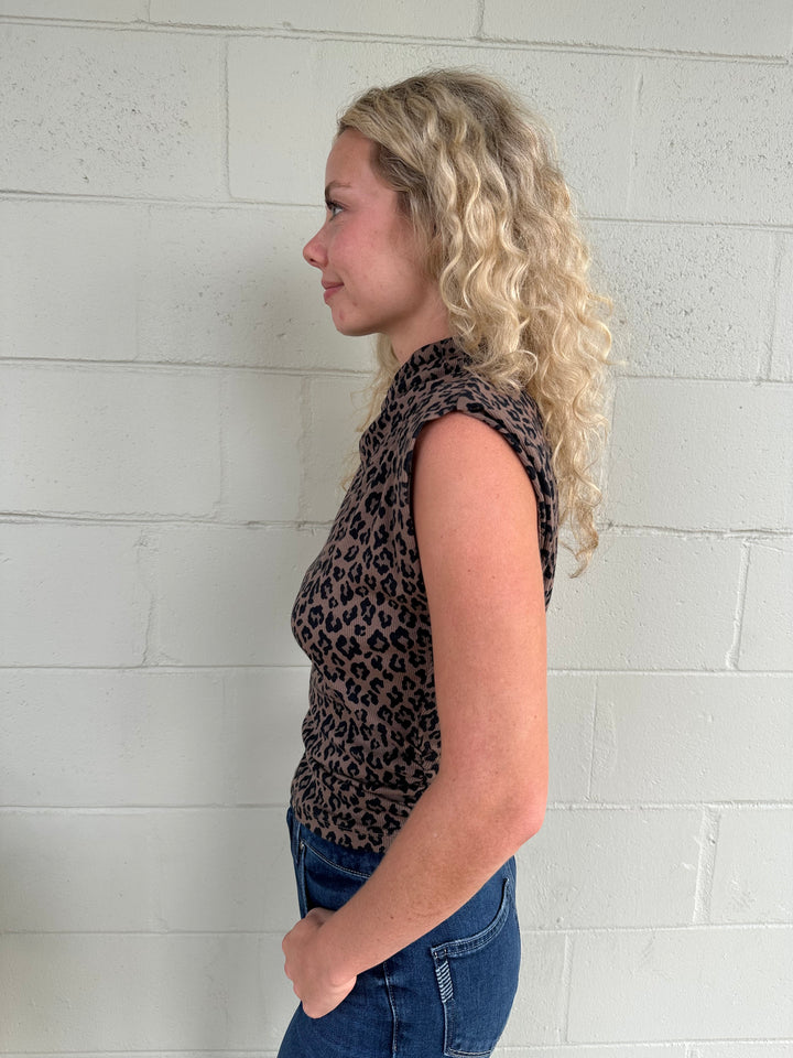 Amara Print Ribbed Power Shoulder Tee - Cobblestone
