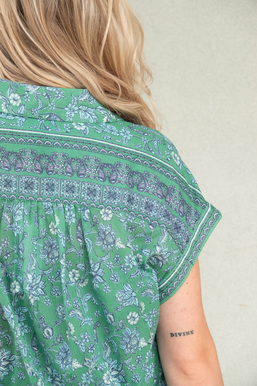 Liliane Short Sleeve Button Down - Aruba Border