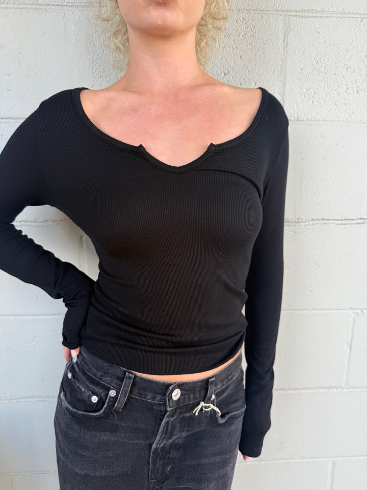 Saphira Notch Neck Long Sleeve Tee - Black