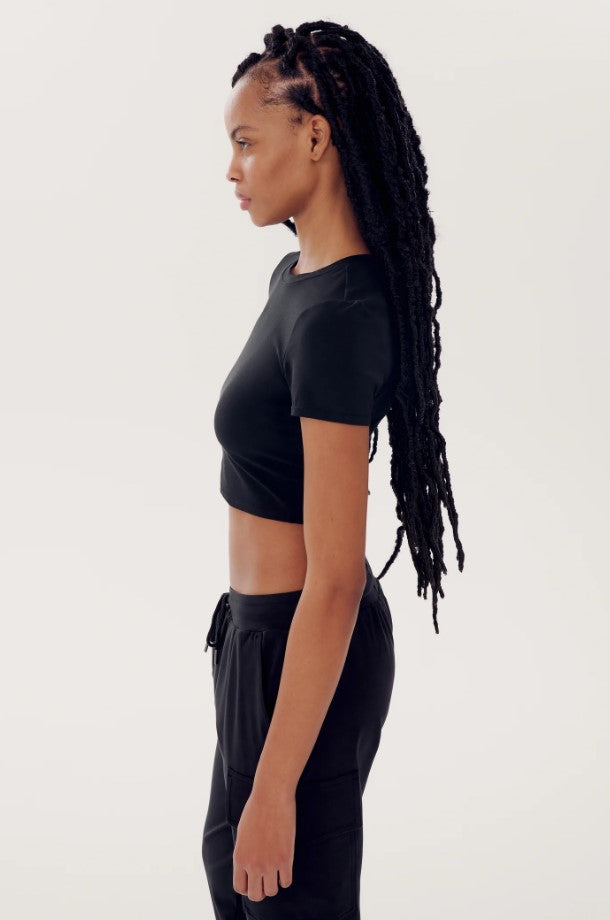 Airweight Short Sleeve Crop - Black