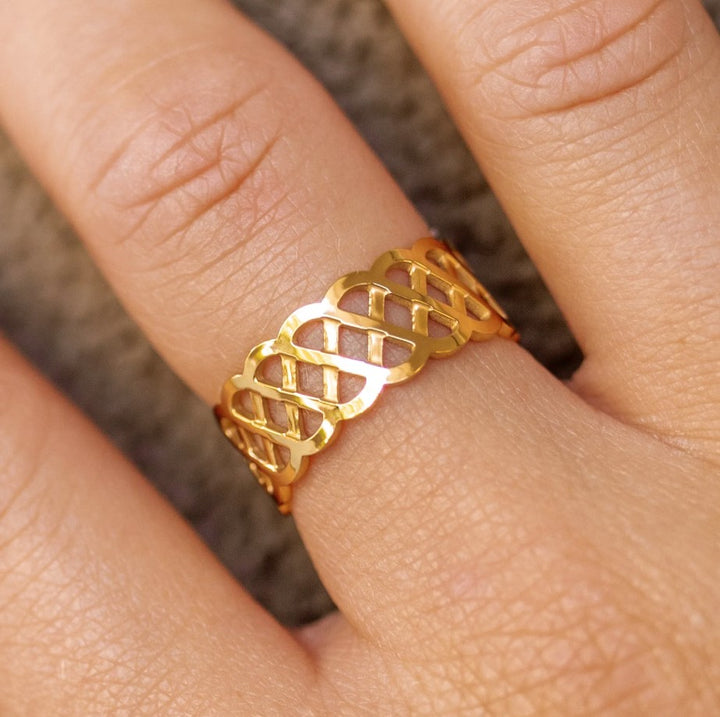 Amora Ring