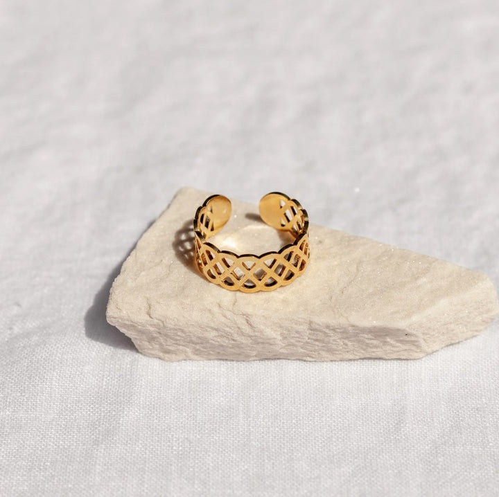 Amora Ring