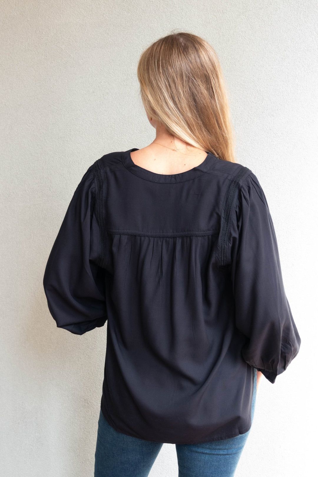 Ashlyn Blouse - Black - Jaffi&