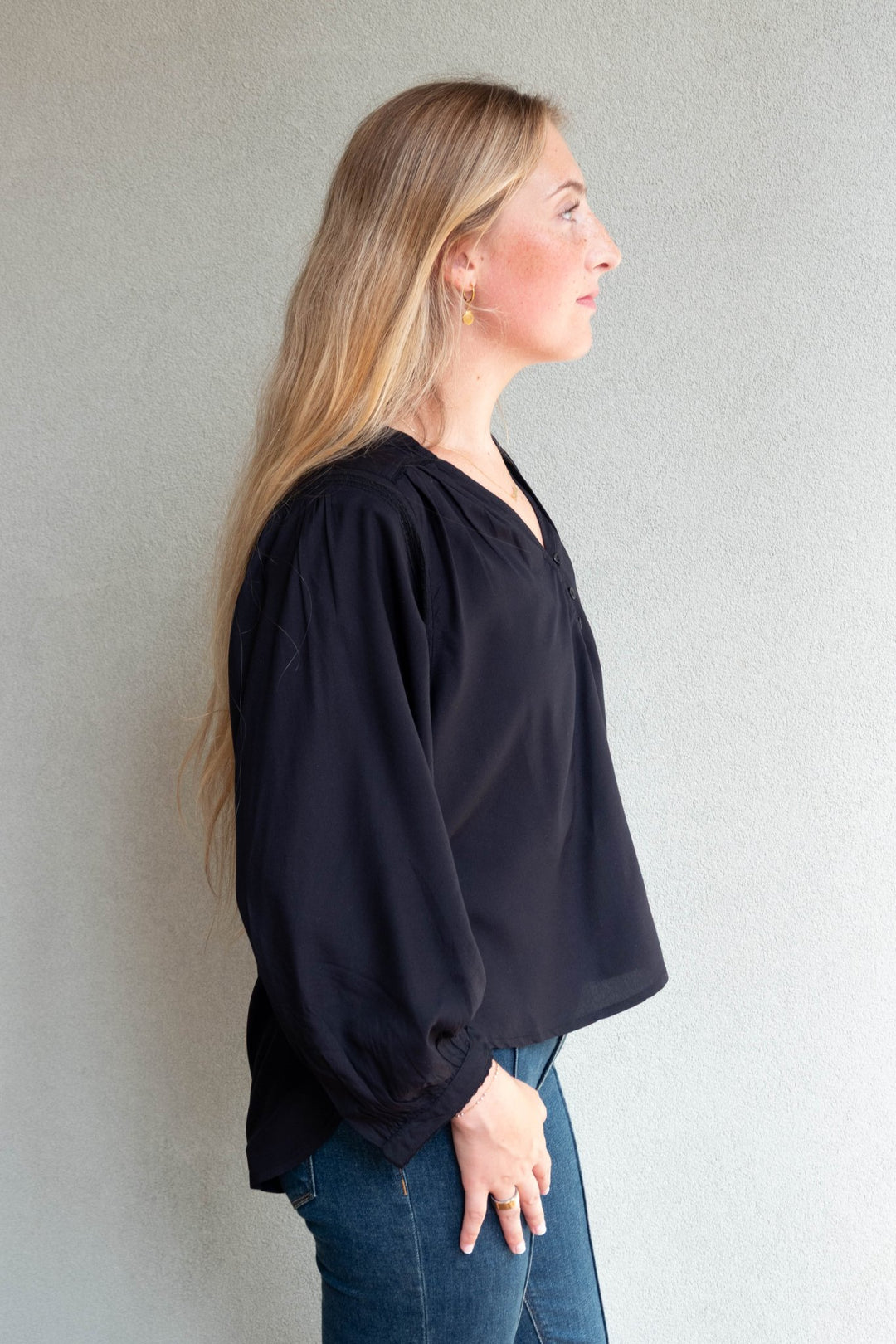 Ashlyn Blouse - Black - Jaffi&