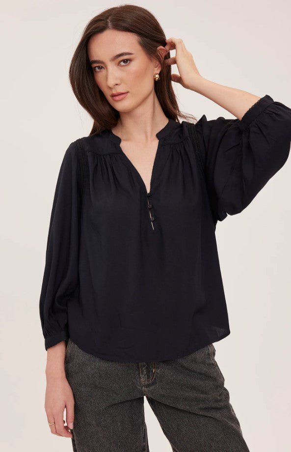 Ashlyn Blouse - Black - Jaffi&