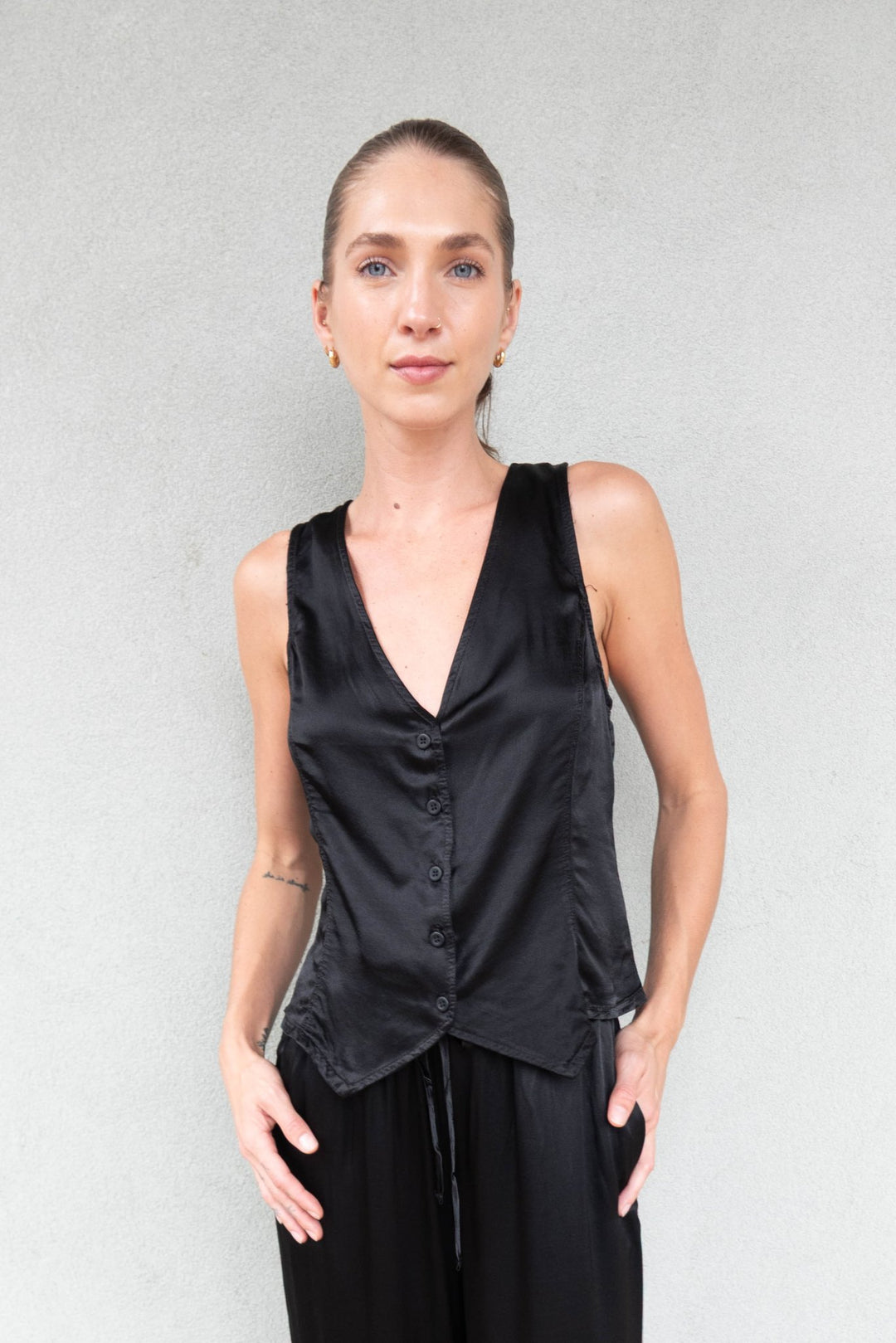 Bay Silky Vest - Black - Jaffi&