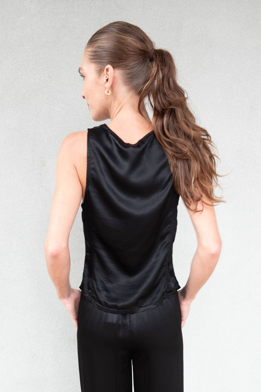 Bay Silky Vest - Black - Jaffi's