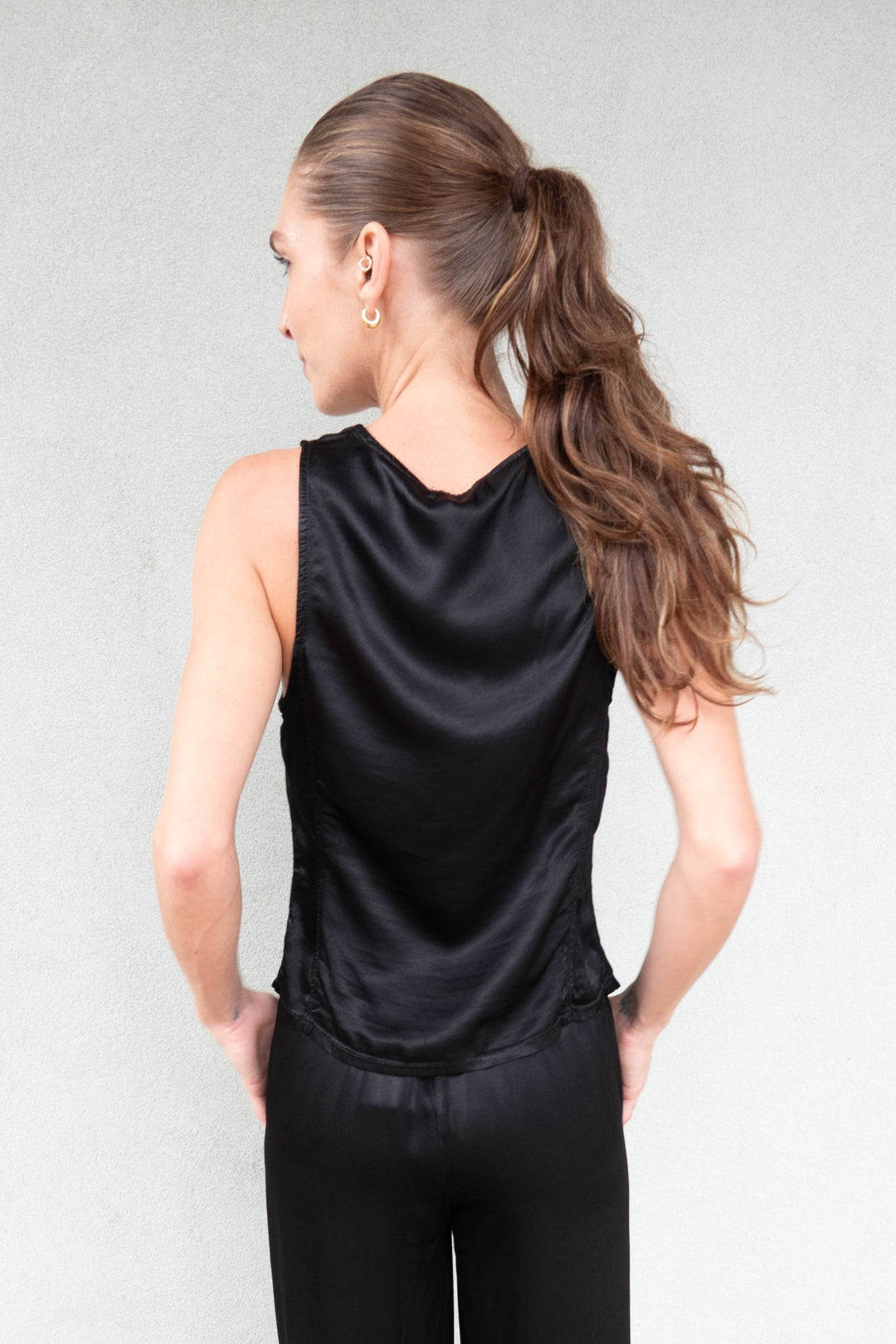 Bay Silky Vest - Black - Jaffi&