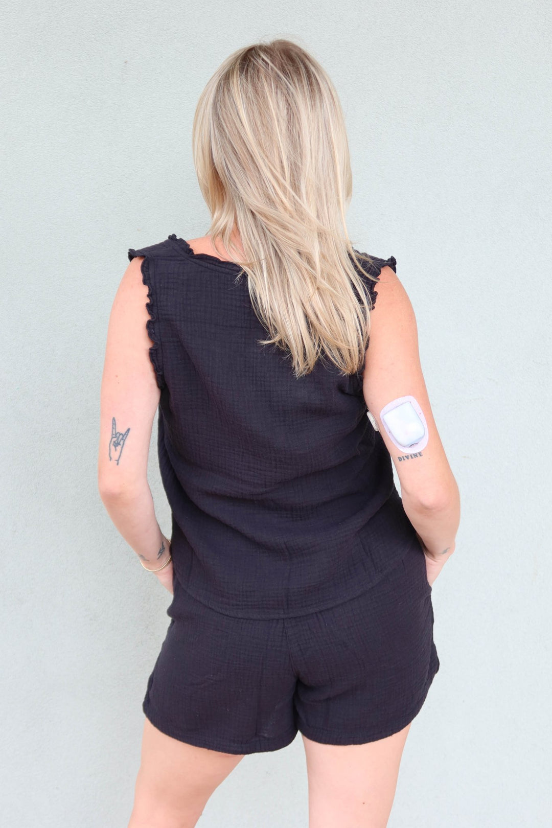 Breanna Gauze Tank - Black - Jaffi's