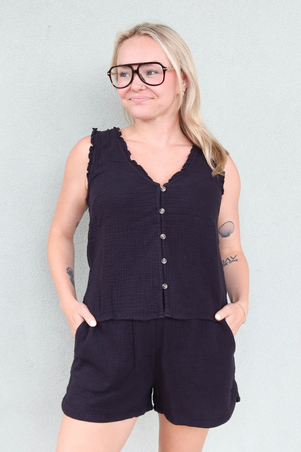 Breanna Gauze Tank - Black - Jaffi's