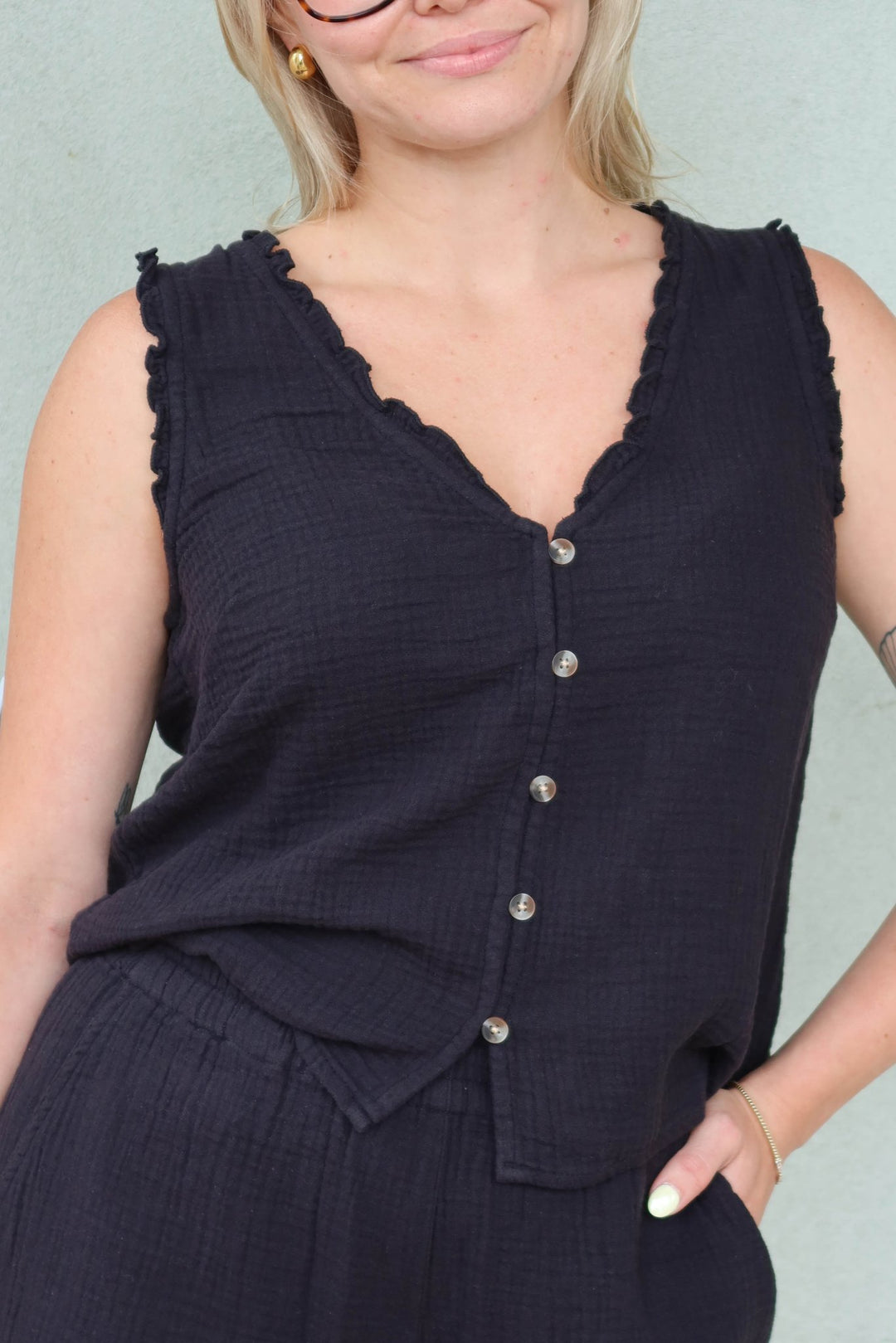 Breanna Gauze Tank - Black - Jaffi's