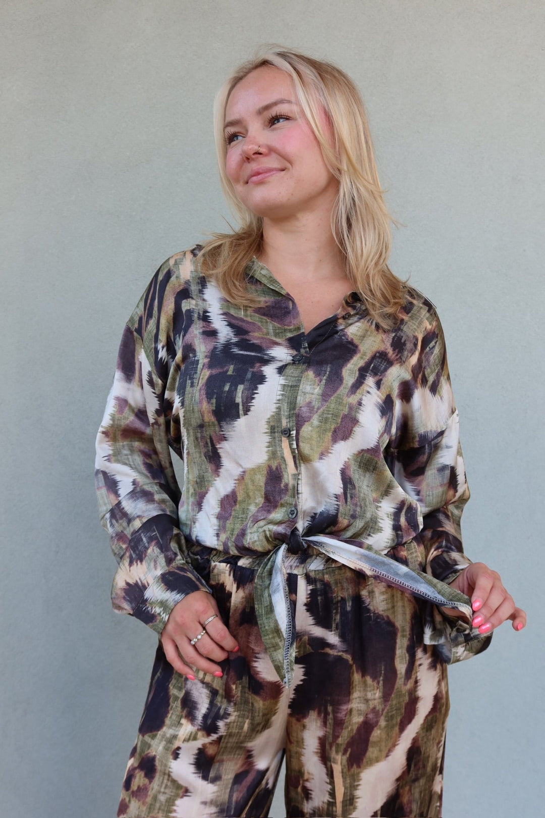 Button Down Long Sleeve Tie Top - Watercolor Green/Brown - Jaffi&