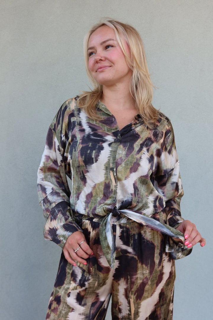 Button Down Long Sleeve Tie Top - Watercolor Green/Brown - Jaffi&