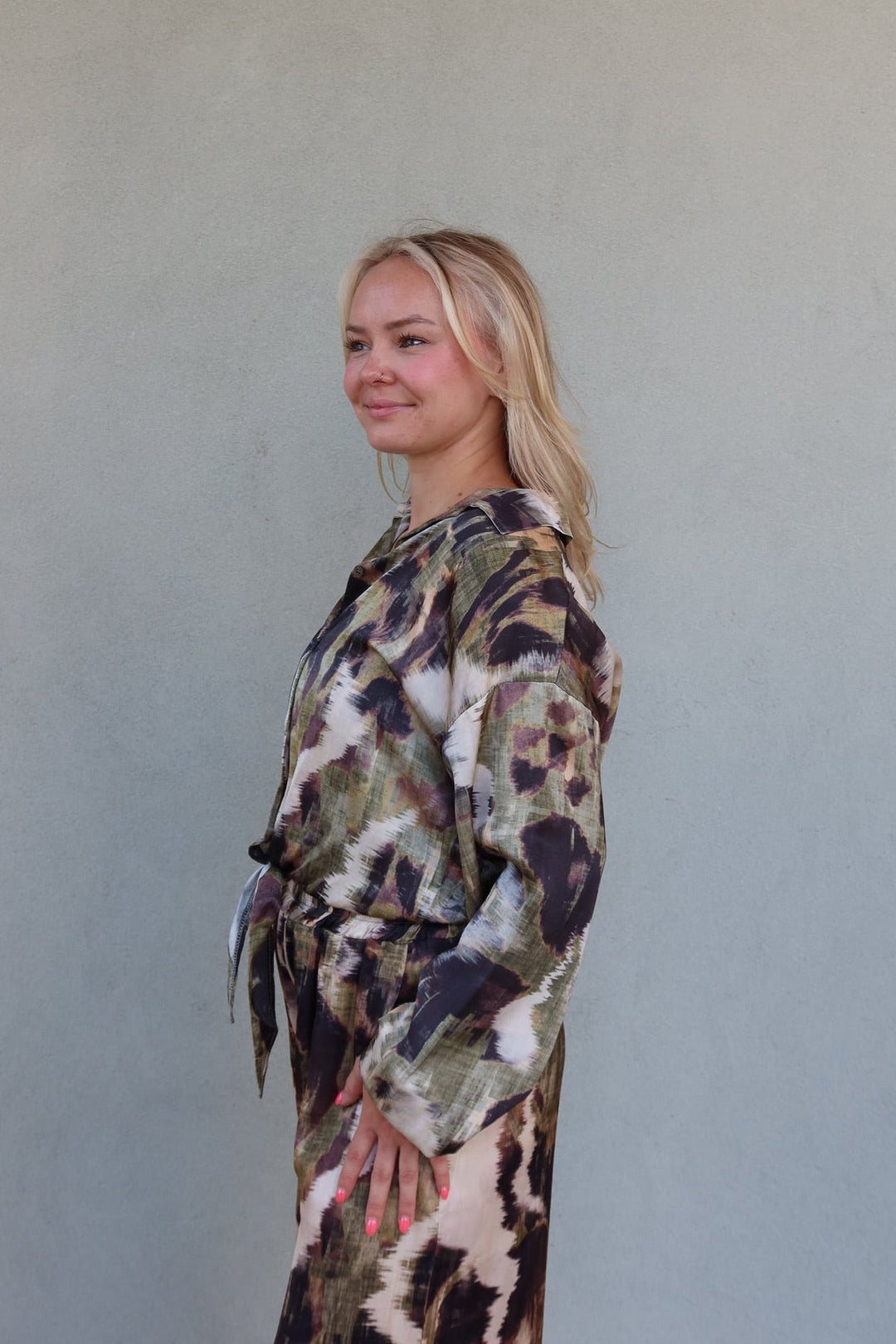 Button Down Long Sleeve Tie Top - Watercolor Green/Brown - Jaffi&