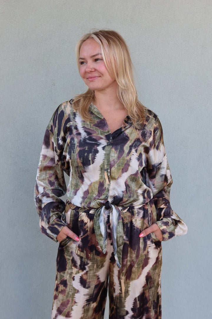 Button Down Long Sleeve Tie Top - Watercolor Green/Brown - Jaffi&