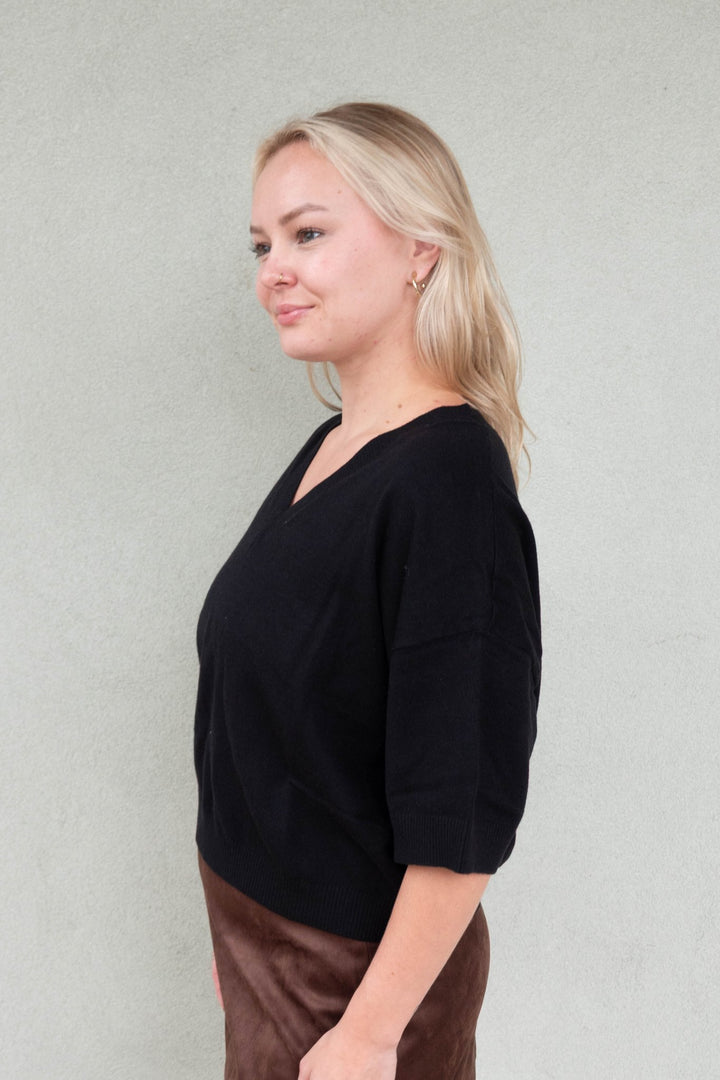Cosmic Veil Bailet Sweater - Black - Jaffi&