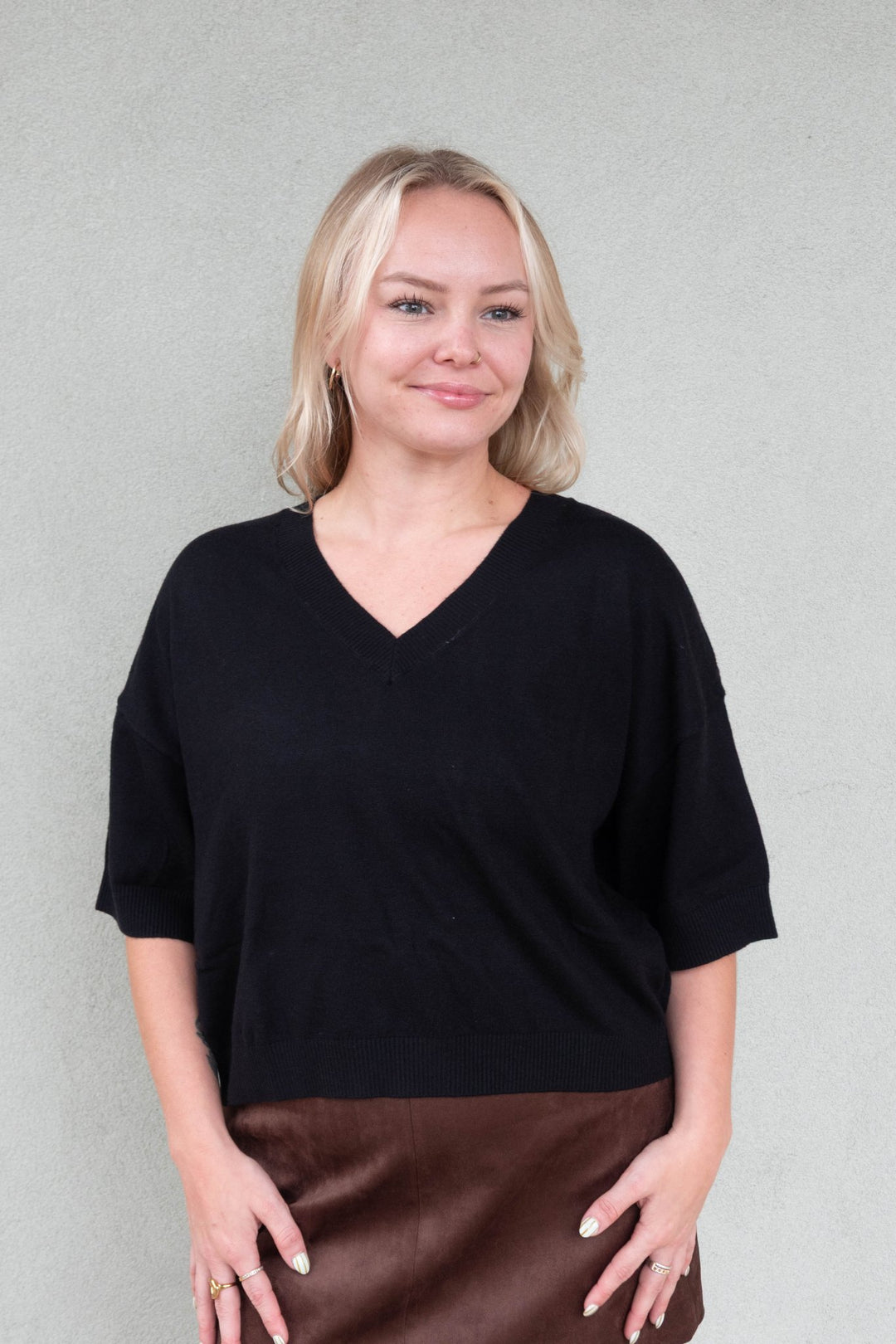 Cosmic Veil Bailet Sweater - Black - Jaffi&
