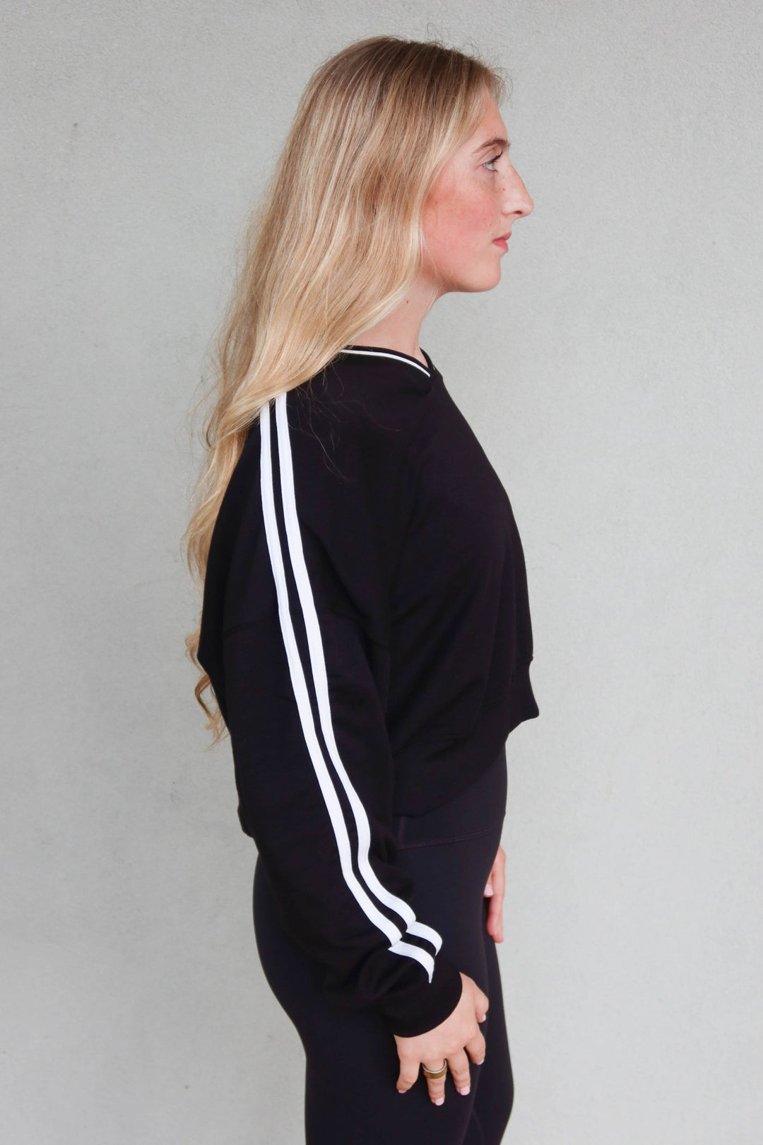 Ellie Fleece V Neck Sweatshirt - Black/White - Jaffi's