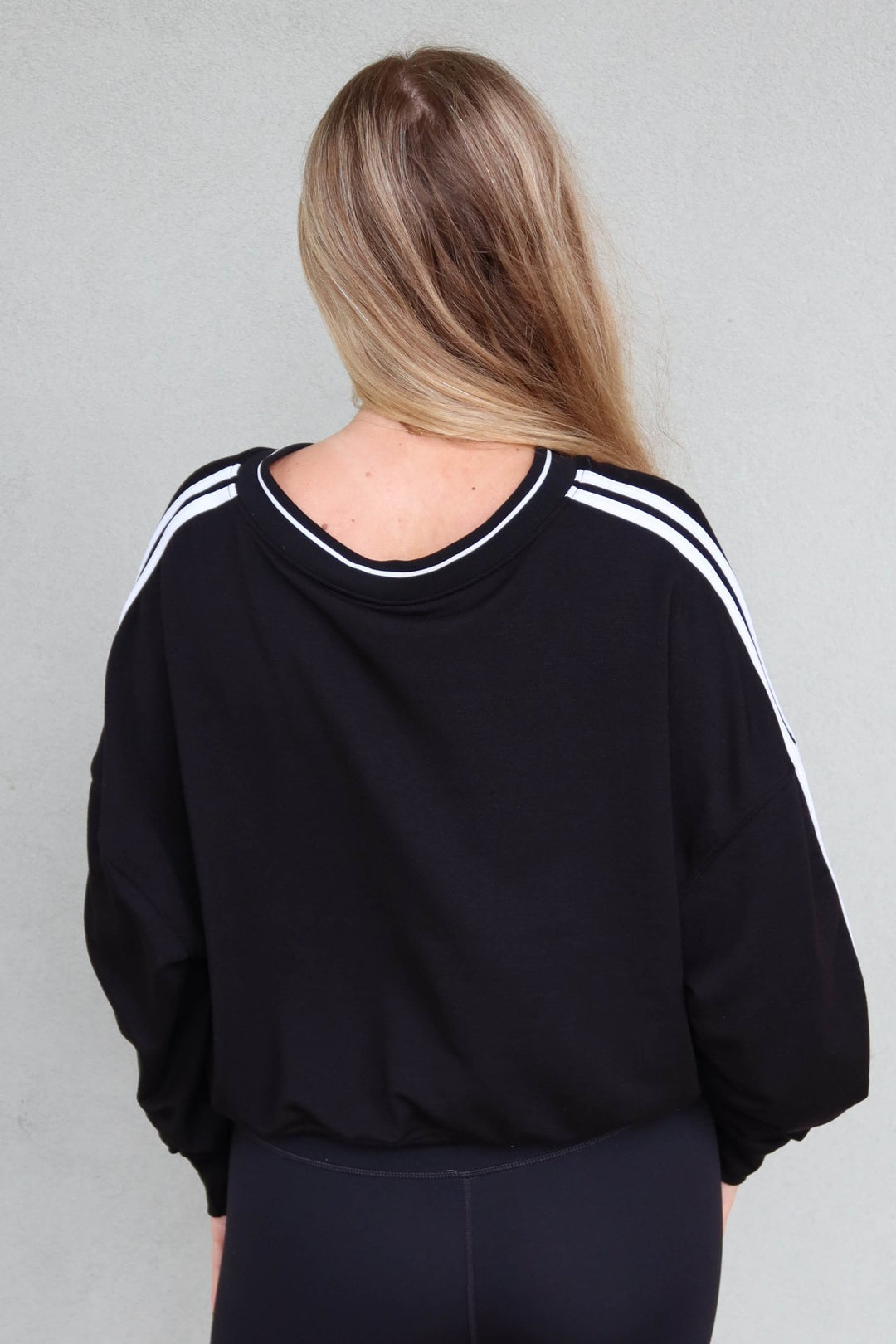 Ellie Fleece V Neck Sweatshirt - Black/White - Jaffi's