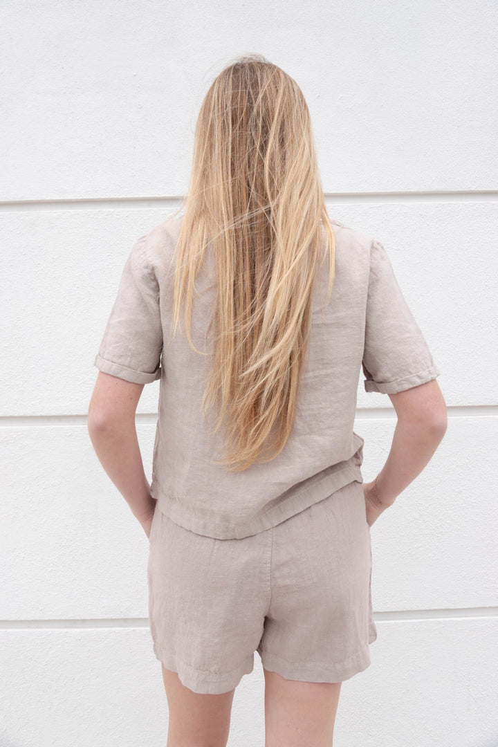 Elodie Pleated Linen Short - Sandstone - Jaffi's