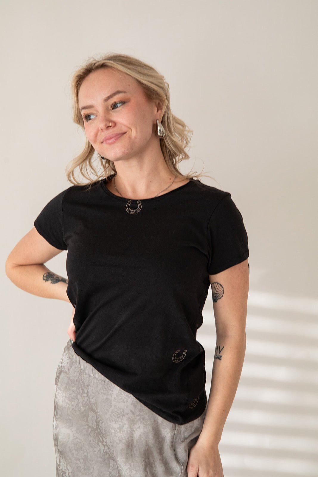 Embroidered Horseshoe Tee - Black - Jaffi's