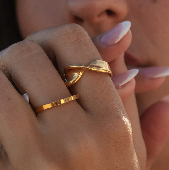 En Pointe Ring