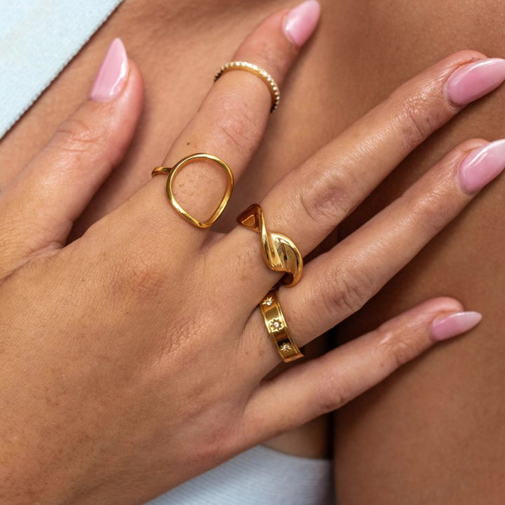En Pointe Ring