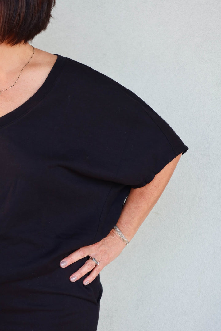 Freya Easy V Neck Top - Black - Jaffi's