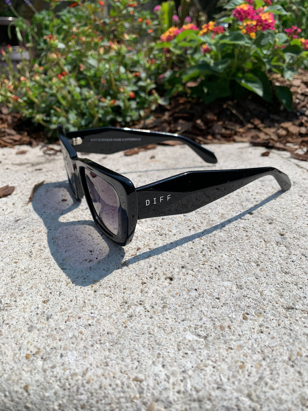 Aura Sunglasses - Black + Grey Gradient Diff Eyewear