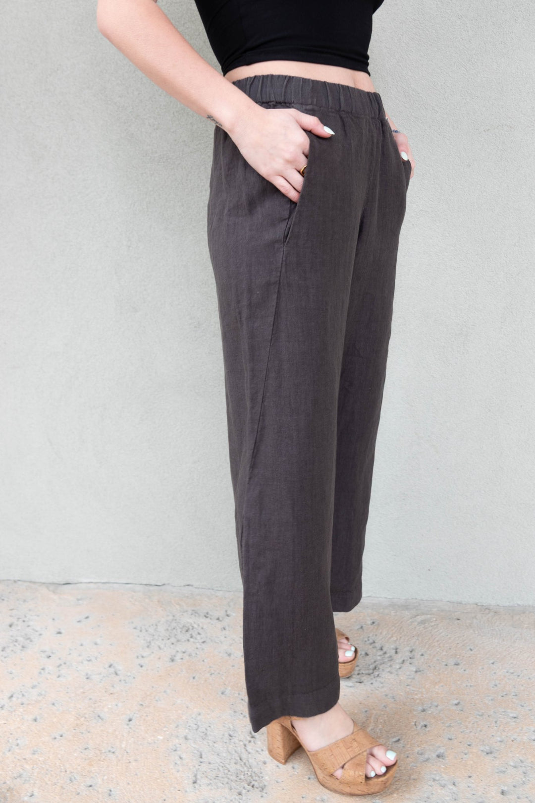 Linen Clean Front Crop - Caviar - Jaffi's