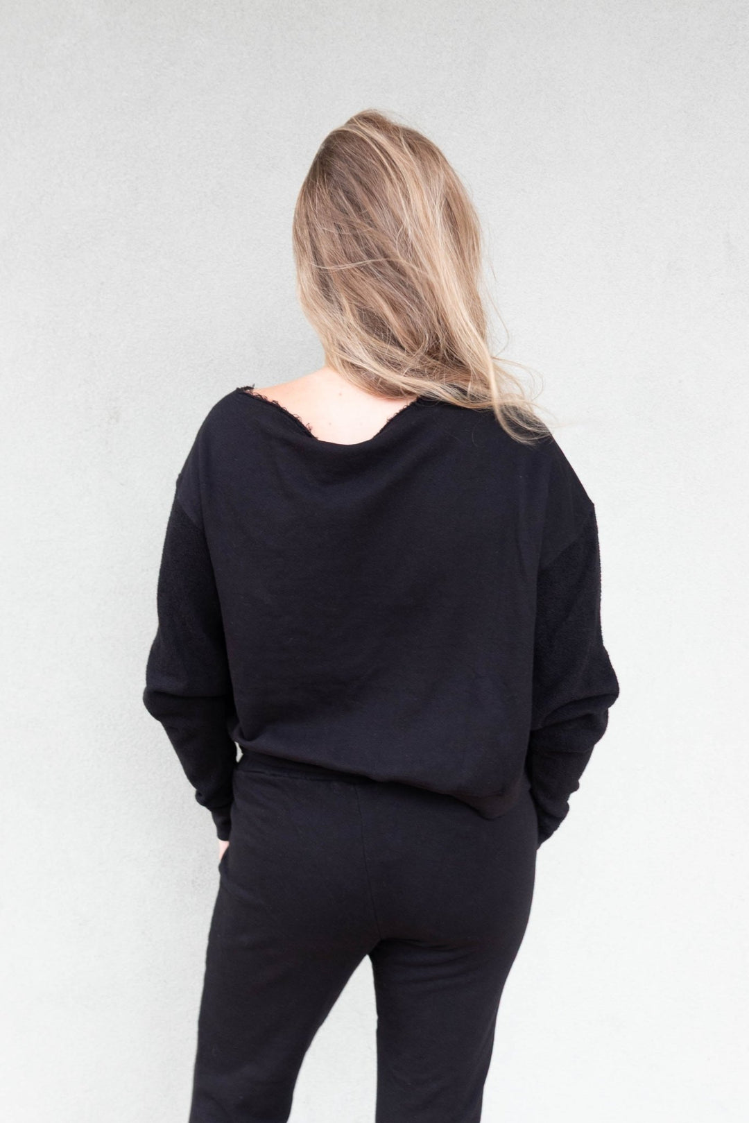 Maggie Off Shoulder Pullover - Black - Jaffi&