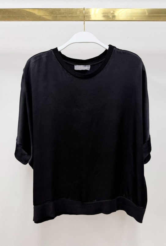 Silky Short Sleeve Top - Black - Jaffi&