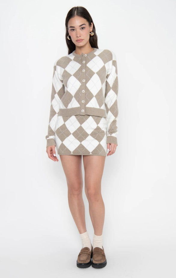 Thow On Cardigan - Neutral Argyle Knit