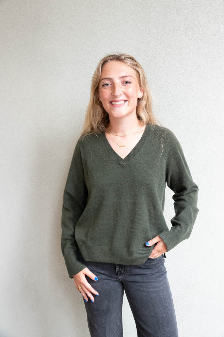 Tori V Neck Cashmere Sweater - Pine - Jaffi&