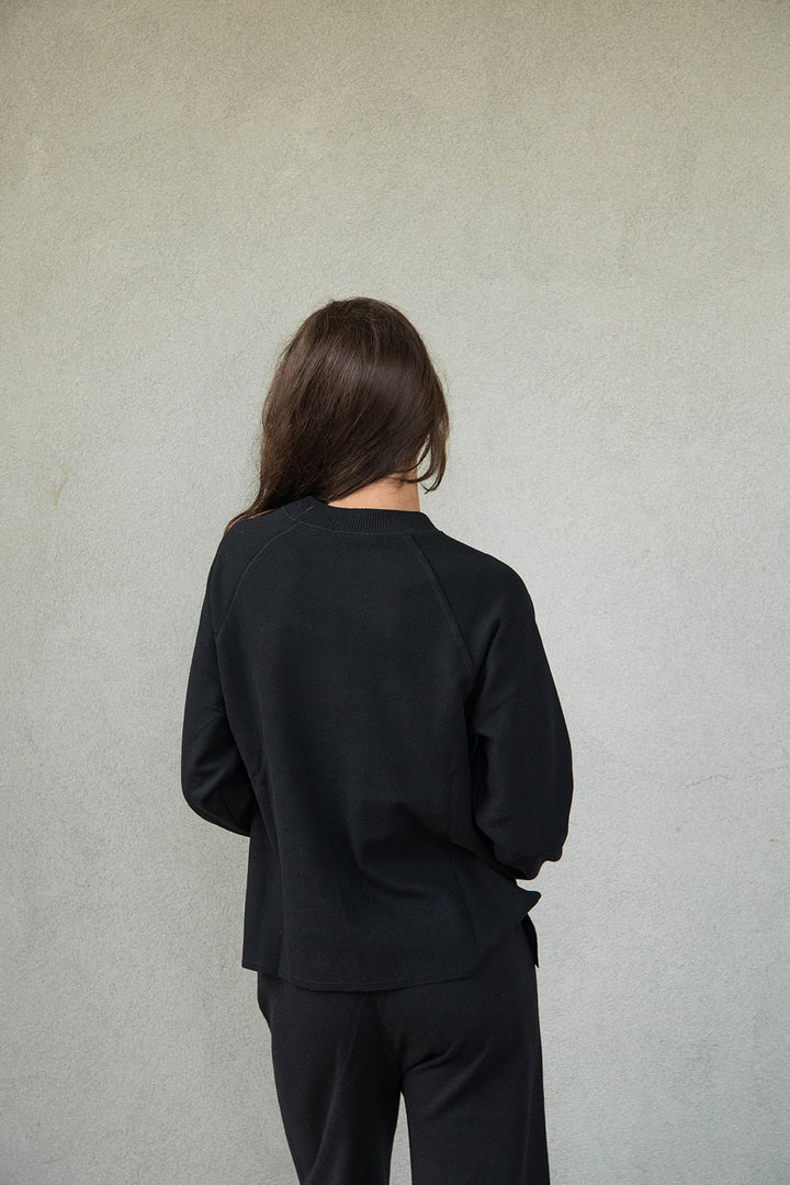 Winslow Raglan Top - Black - Jaffi&