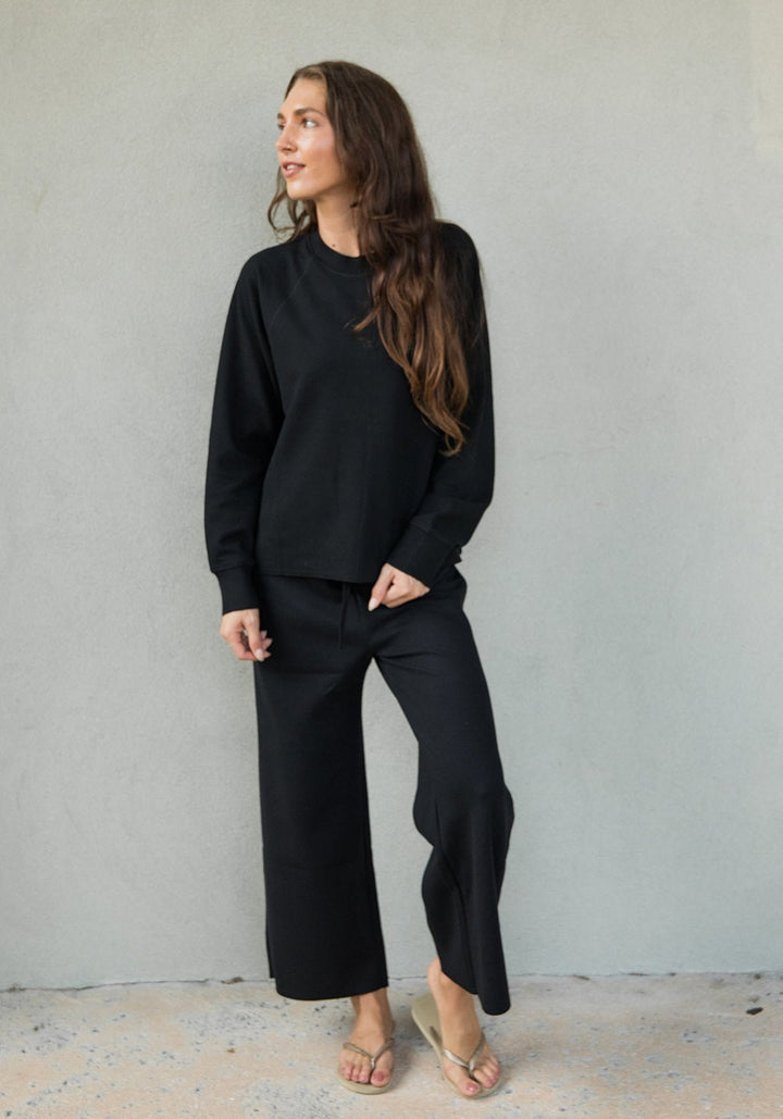 Winslow Raglan Top - Black - Jaffi&